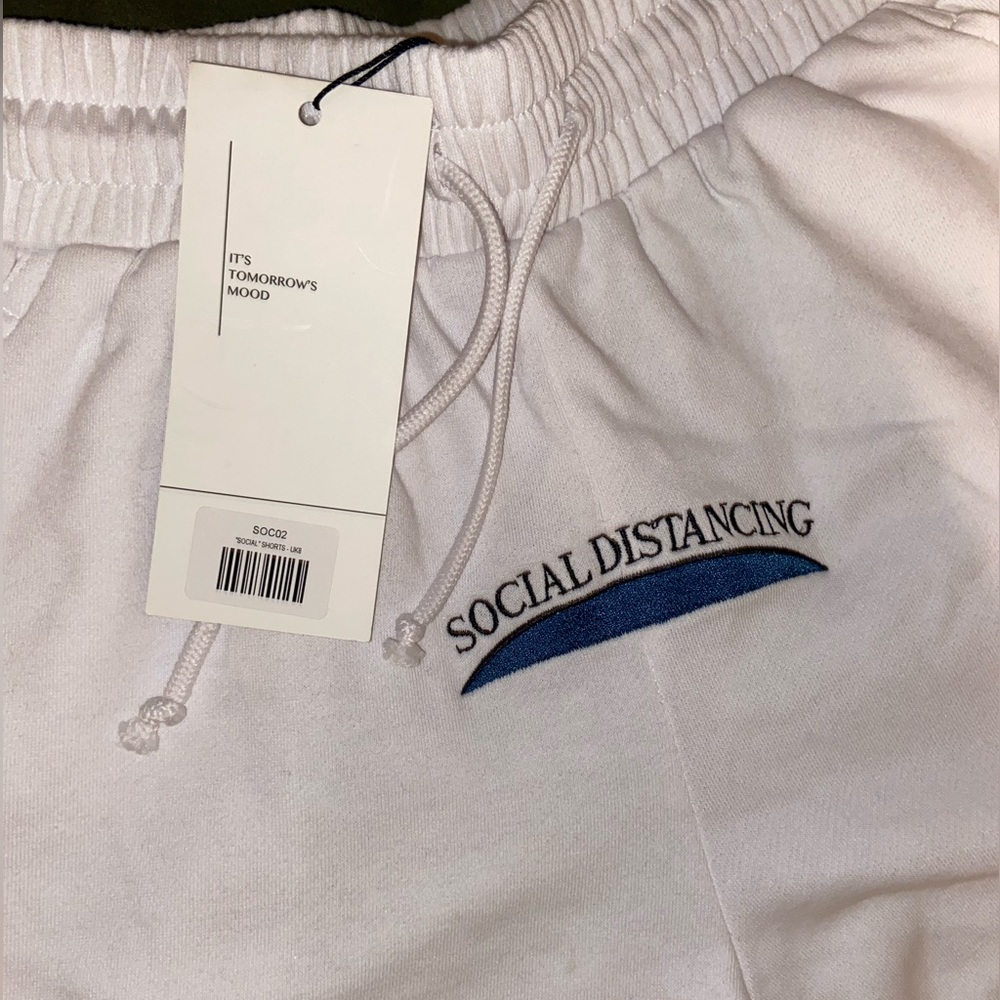 Shorts - Picture 3 of 3